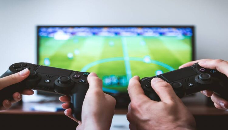 Seleção de jogos para PS4 ideais para jogar com amigos nas festas de fim de ano.