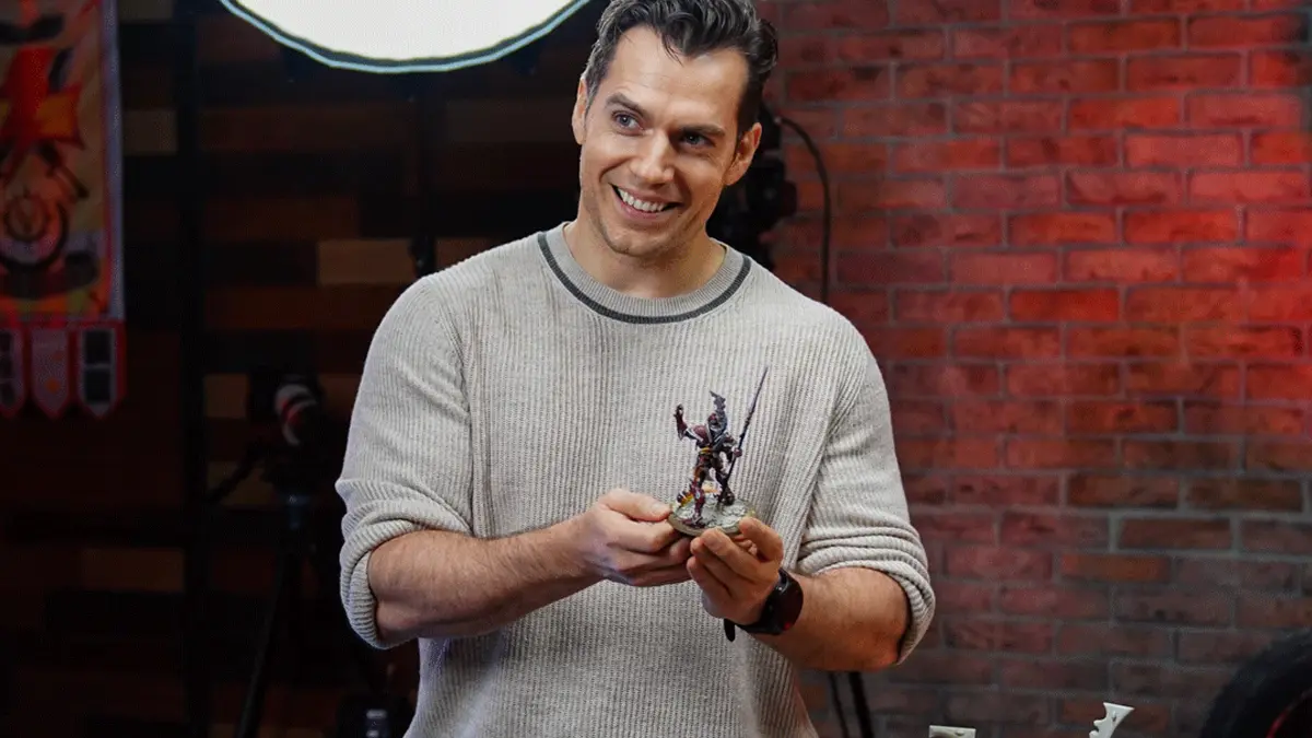 Henry Cavill atualiza fãs sobre série de Warhammer 40k
