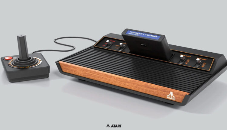 Descubra o novo console retrô do Atari 2600, o presente perfeito para fãs de videogames que querem reviver clássicos ou explorá-los pela primeira vez.