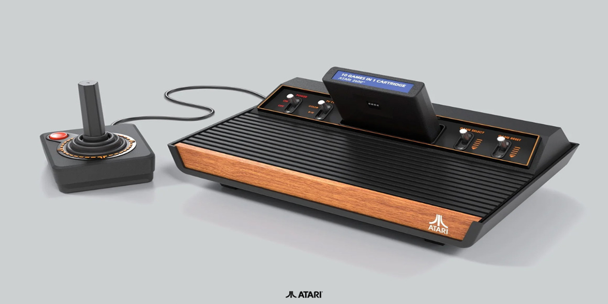 Descubra o novo console retrô do Atari 2600, o presente perfeito para fãs de videogames que querem reviver clássicos ou explorá-los pela primeira vez.