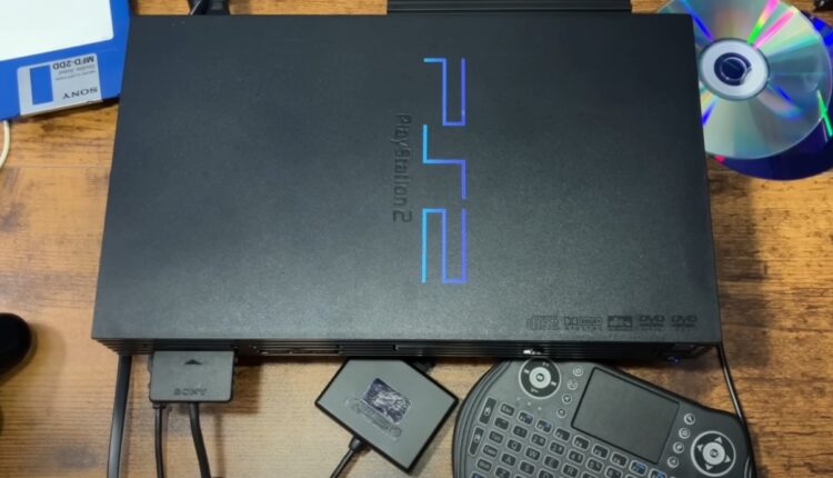 PlayStation 2 é transformado em um PC rodando Windows 95