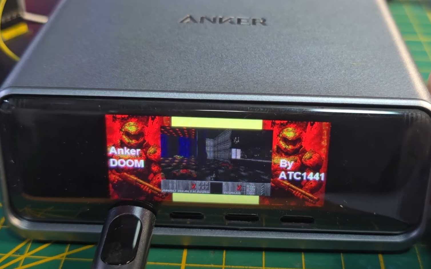 Doom roda em power bank com nova tecnologia portátil