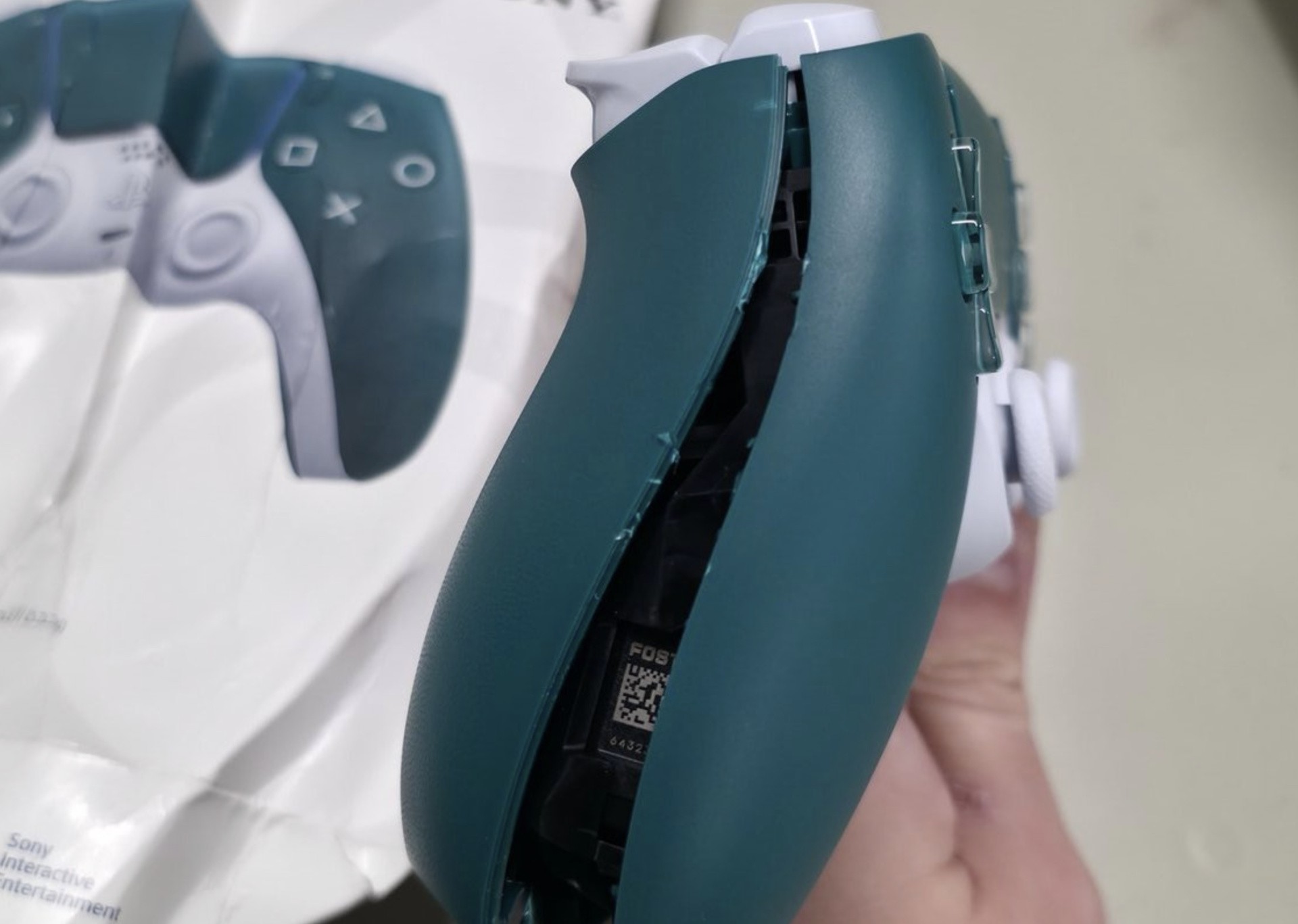 Controlador dualsense raro de PS5 de $1.300 é destruído no transporte