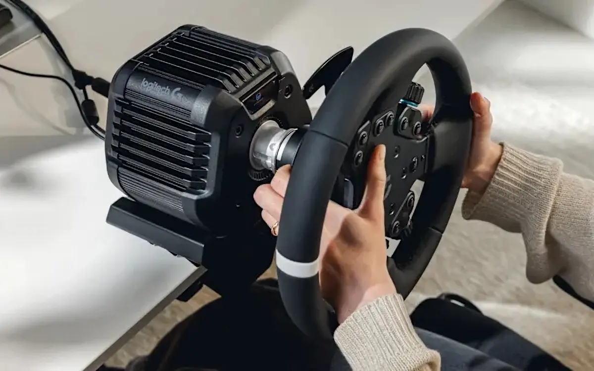 Logitech apresenta volante RS50 no Brasil